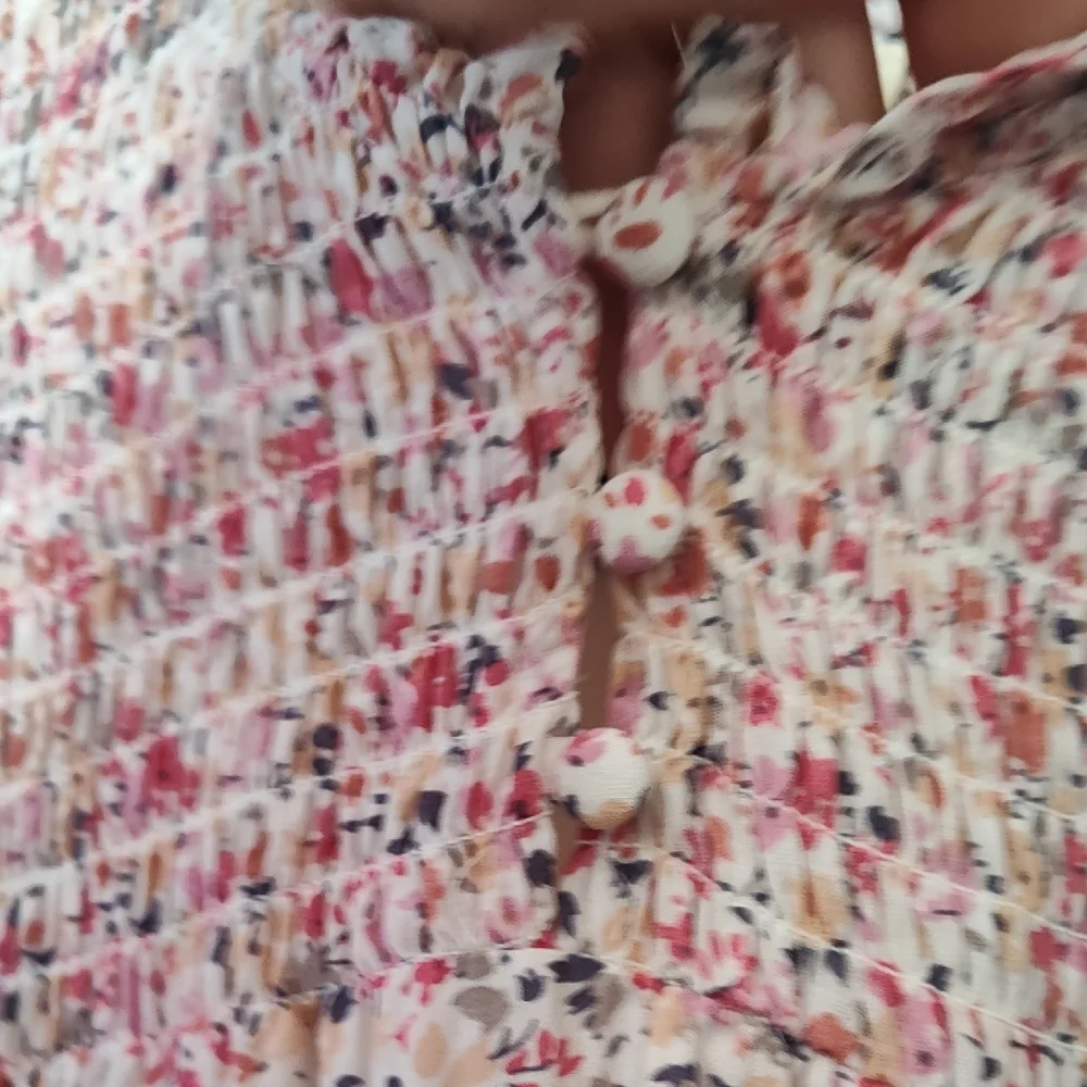 *NWT Cynthia Rowley Pink White Floral Smocked Blouse Long Sleeve Flowy Blouse - Picture 4 of 6